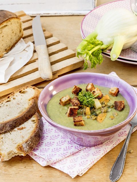 Soupe de lentilles et croûtons par Rapunzel Soupe de lentilles et croûtons par Rapunzel